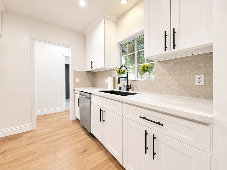 More Photos Of 554 W Verness St, Covina Healthcare For Sale