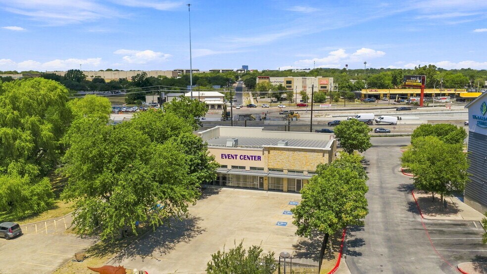 More Photos Of 11055 N IH-35, Austin Storefront For Lease