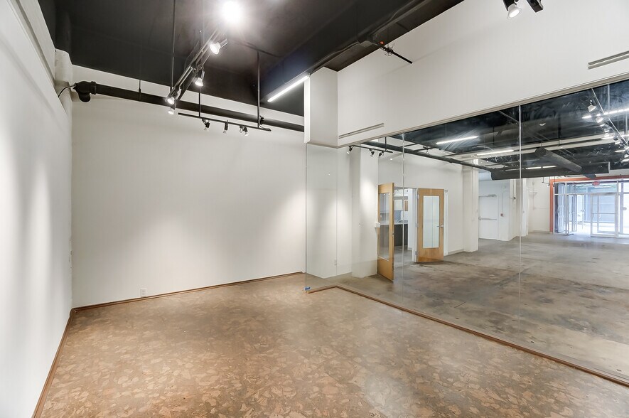 More Photos Of 20 E Central Pky, Cincinnati Office Residential For Lease