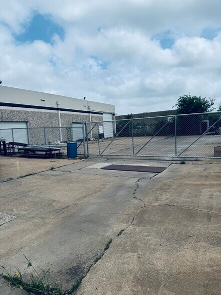 More Photos Of 7301 Galveston Rd, Houston Manufacturing For Lease