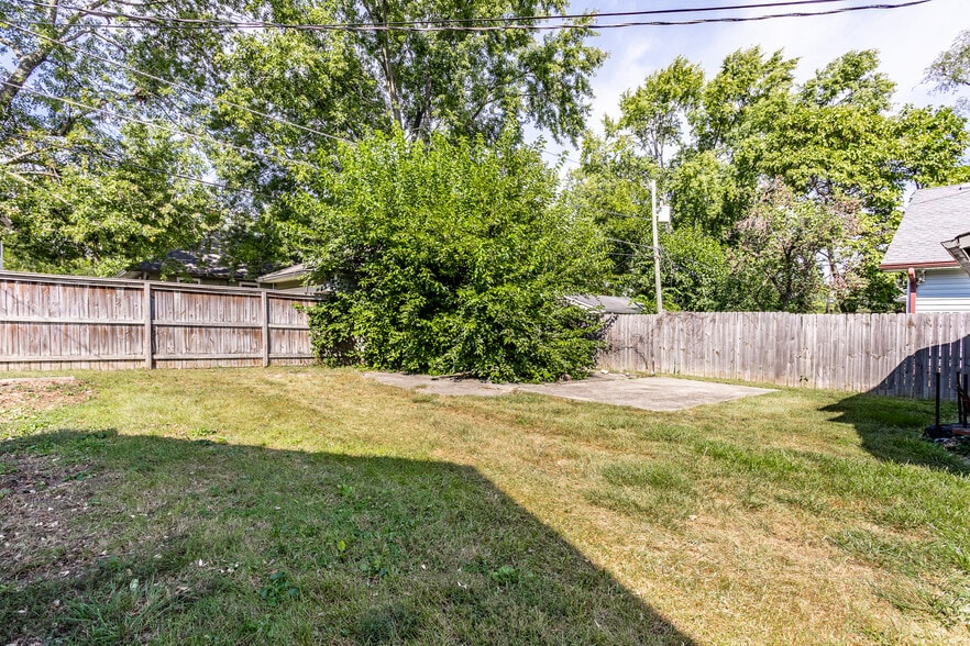 More Photos Of 5308 Winthrop Ave, Indianapolis Office For Sale