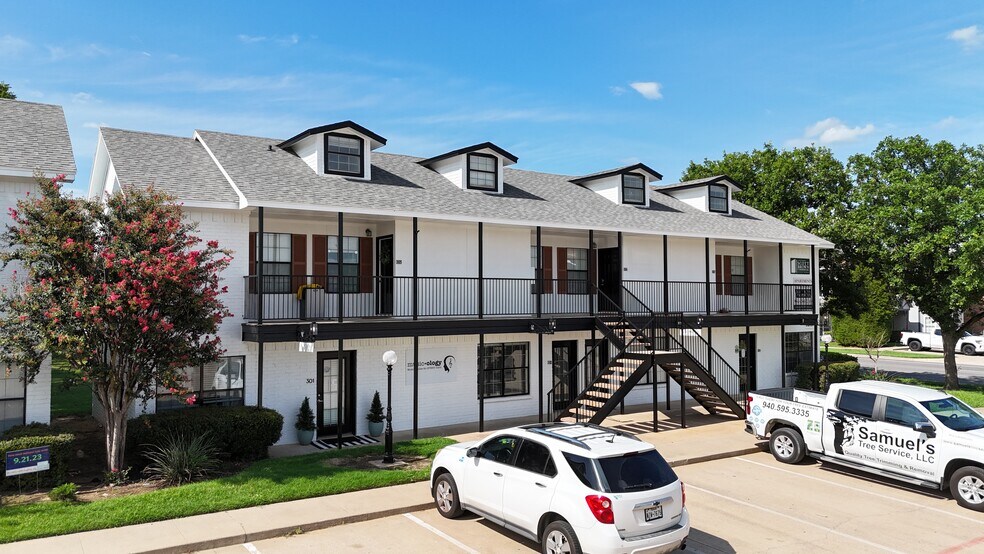 Primary Photo Of 405 S Elm St, Denton Apartments For Sale