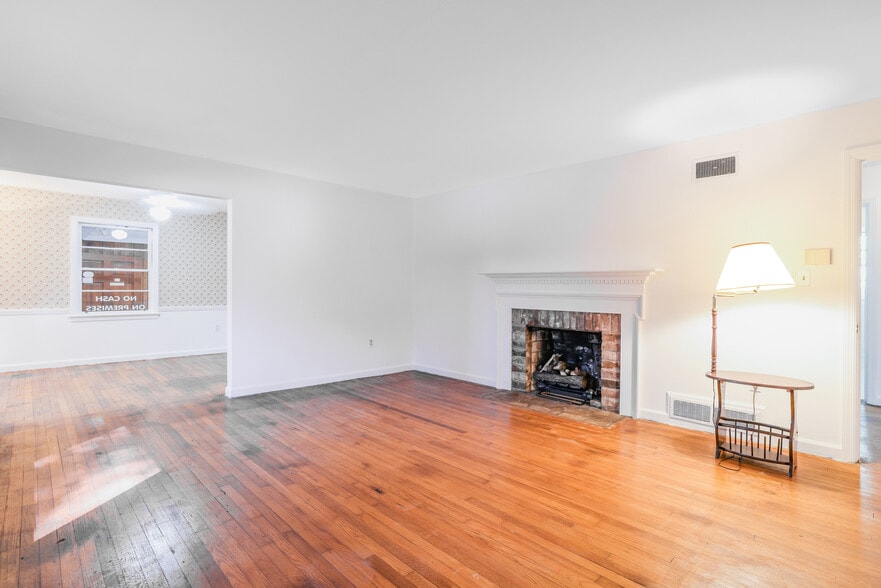 More Photos Of 112 E Derenne Ave, Savannah Office For Sale