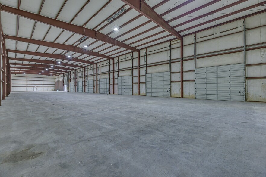 More Photos Of 10811 Warwana Rd, Houston Warehouse For Sale
