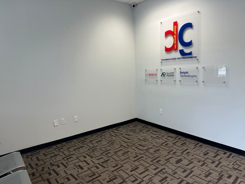 More Photos Of 4610-4630 Eagle Falls Pl, Tampa Warehouse For Lease