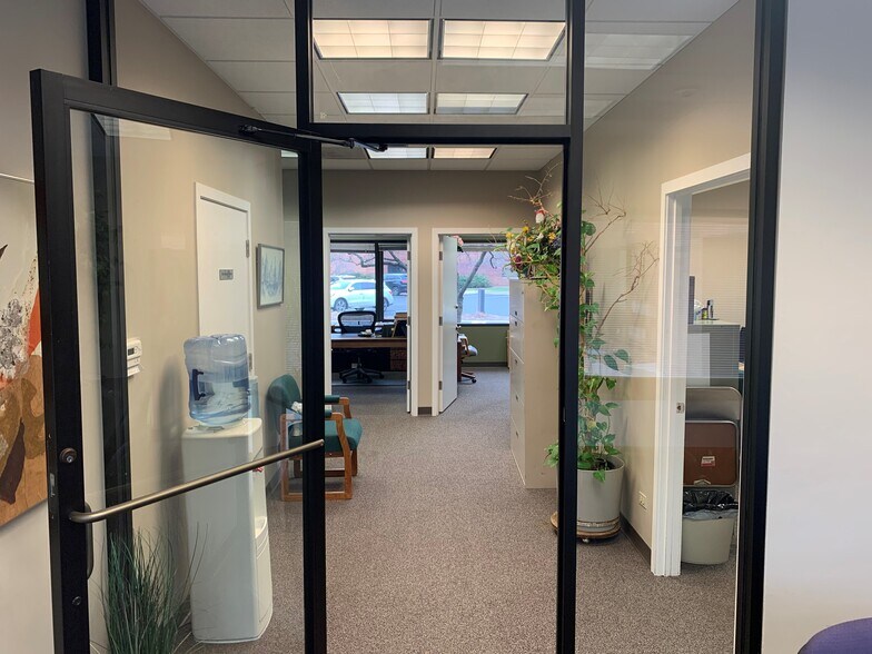 More Photos Of 666 Dundee Rd, Northbrook Office For Lease