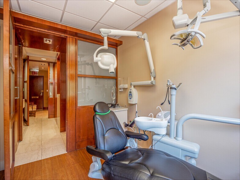 More Photos Of 30 Central Park S, New York Medical For Lease