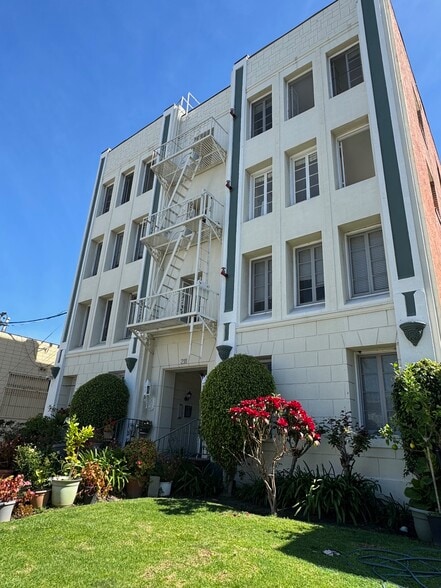 More Photos Of 218 S Tower Dr, Beverly Hills Apartments For Sale