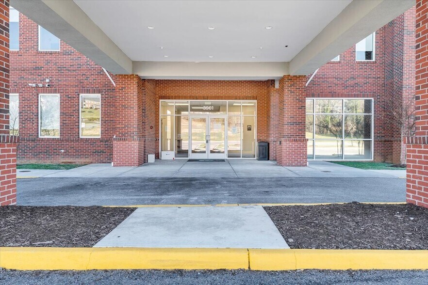 More Photos Of 3501 Colonial Green 11, Roanoke Office For Lease
