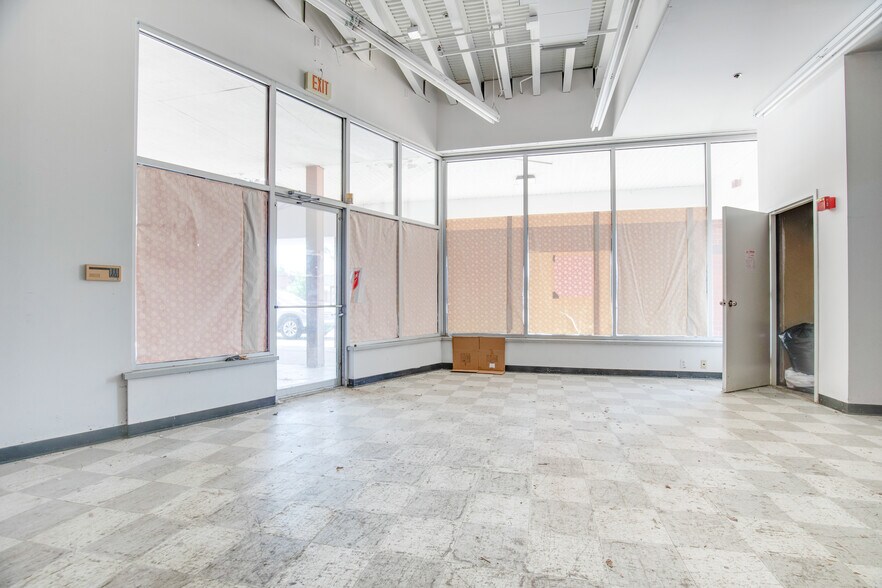 More Photos Of 2-78 Grandview Plaza Shopping Ctr, Florissant Unknown For Lease