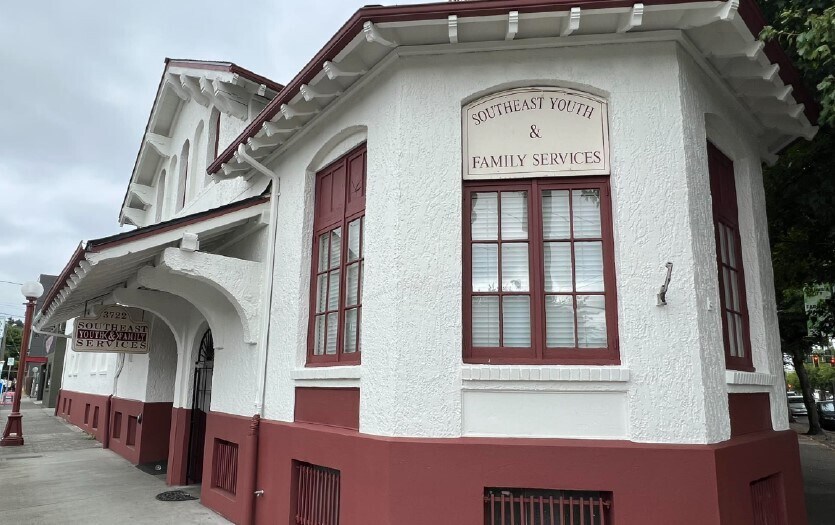 Primary Photo Of 3722 S Hudson St, Seattle Medical For Sale