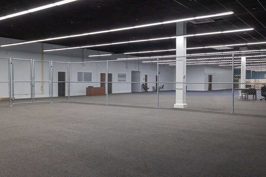 More Photos Of 5935 Rivers Ave, North Charleston Showroom For Lease