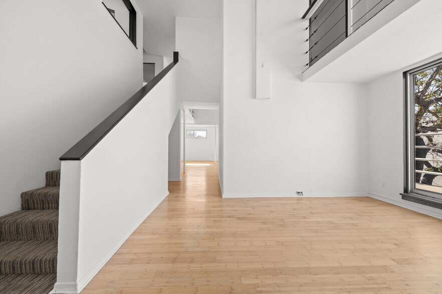 More Photos Of 1350-1352 Abbot Kinney Blvd, Venice Loft Creative Space For Lease