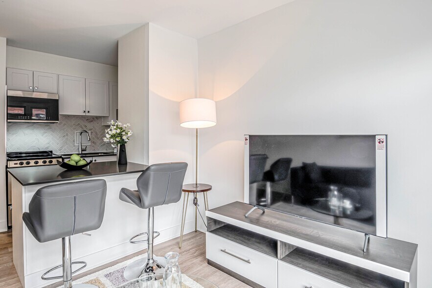 More Photos Of 105 Rue Milton, Montréal Apartments For Sale