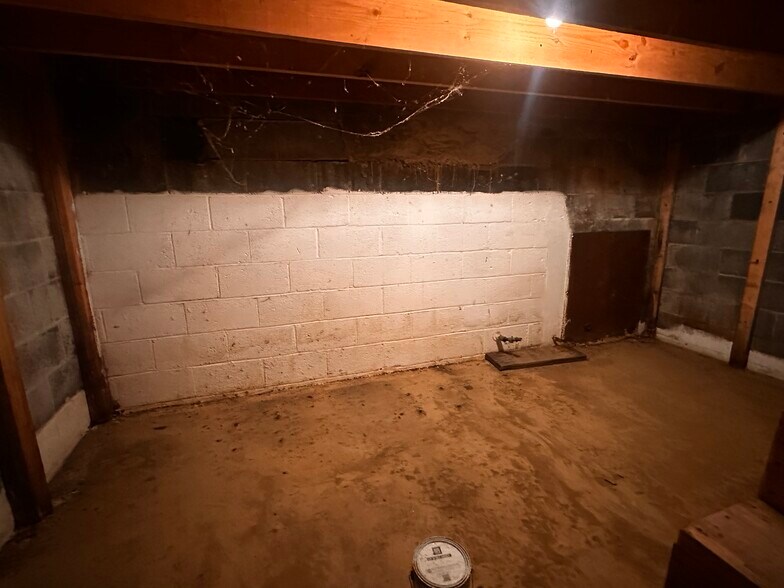 More Photos Of 522A S Main St, Broadway Flex For Sale