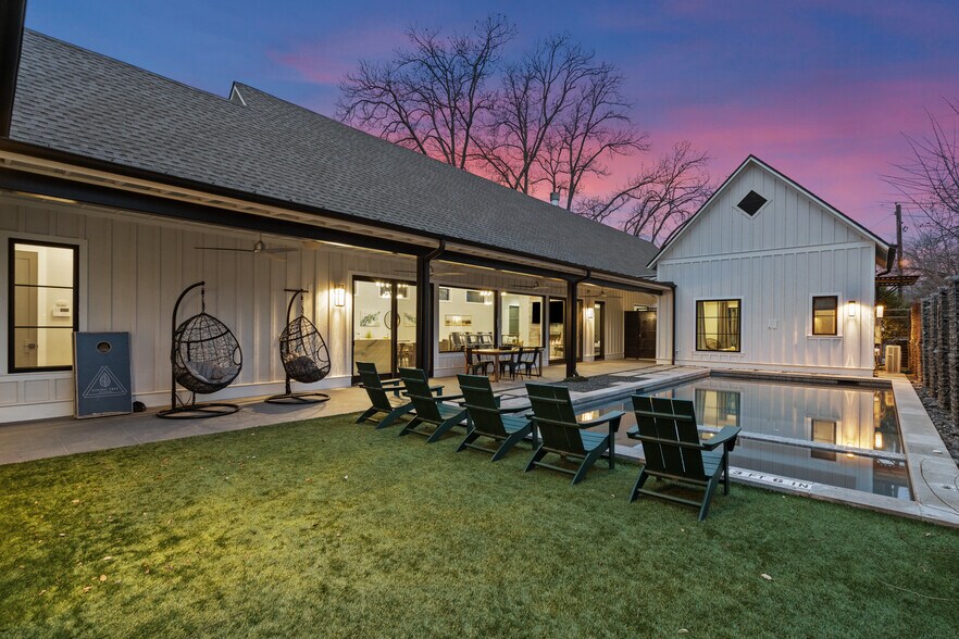 More Photos Of 106 E College St, Fredericksburg Specialty For Sale