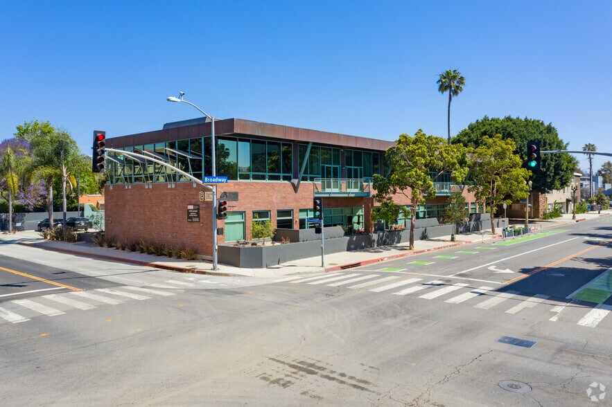 More Photos Of 1447 Cloverfield Blvd, Santa Monica Office For Lease