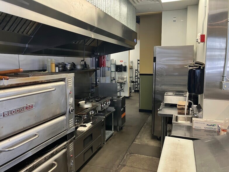 More Photos Of 12928 E Mansfield Ave, Spokane Valley General Retail For Lease