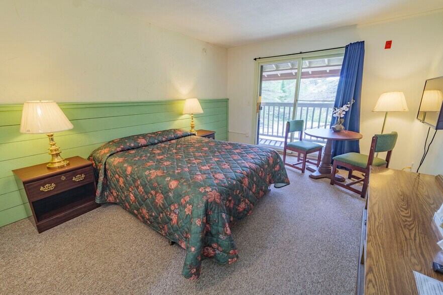 More Photos Of 6 Abroad Rd, West Dover Hotel For Sale
