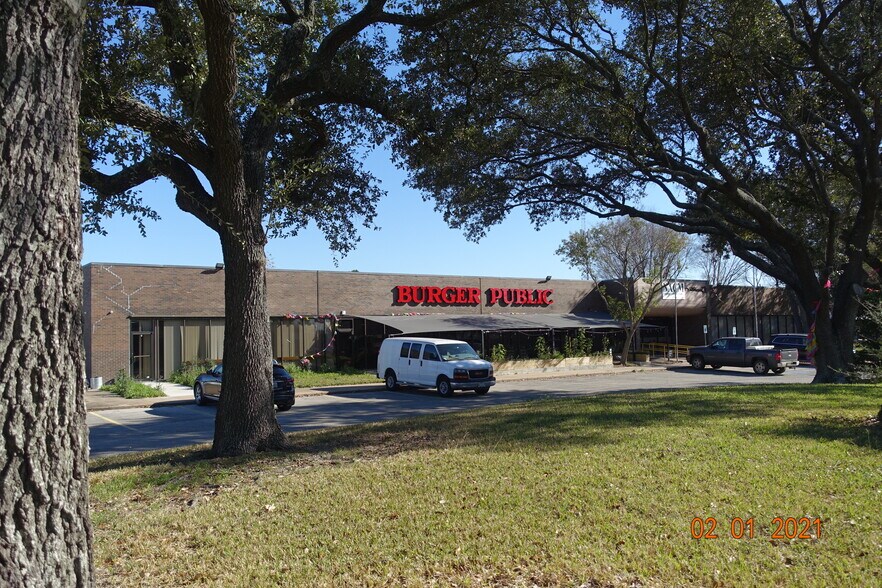 More Photos Of 10887 S Wilcrest Dr, Houston Storefront For Sale