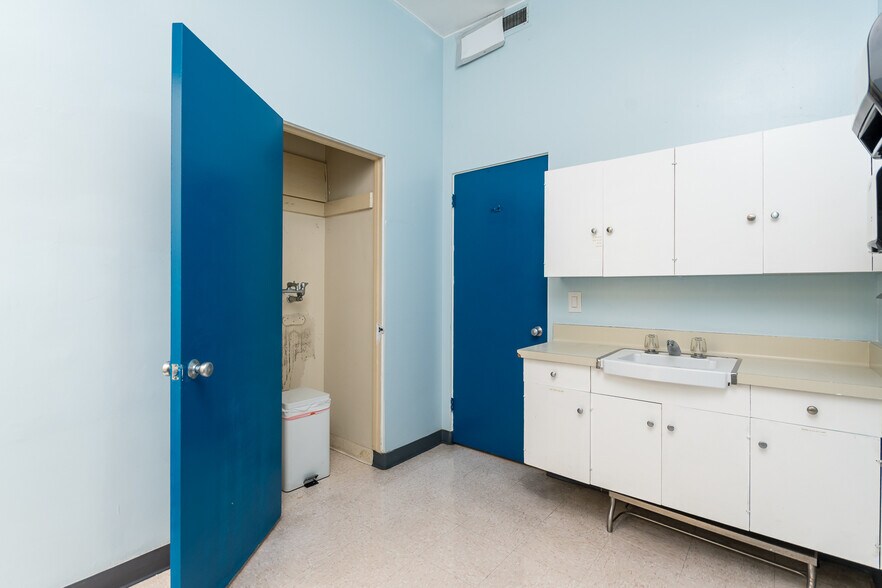 More Photos Of 1533 Alamitos Ave, Long Beach Medical For Sale