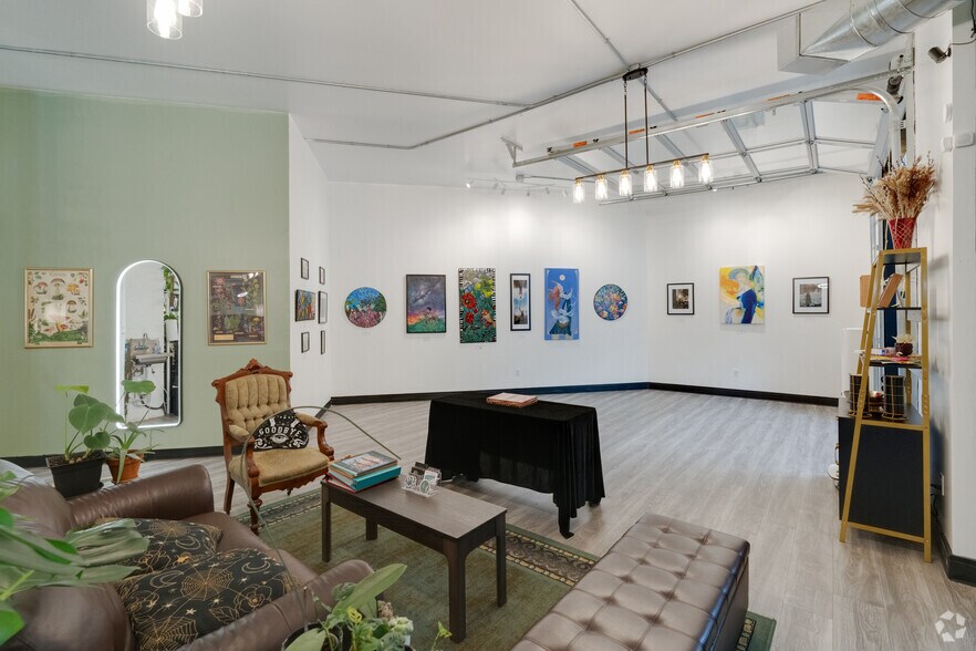More Photos Of 1960 SE Hawthorne Blvd, Portland Apartments For Sale