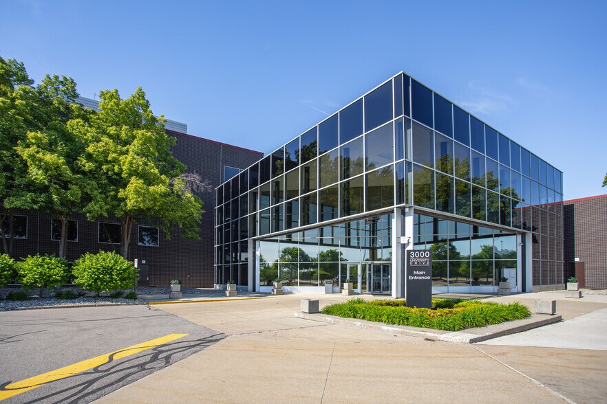More Photos Of 3000 University Dr, Auburn Hills Office For Sale