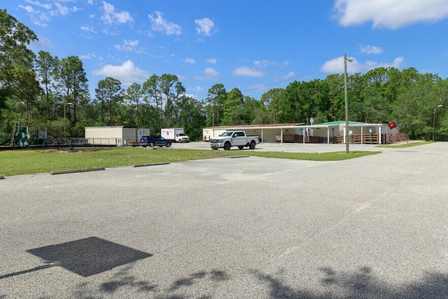 More Photos Of 15464 Cortez Blvd, Brooksville Unknown For Lease