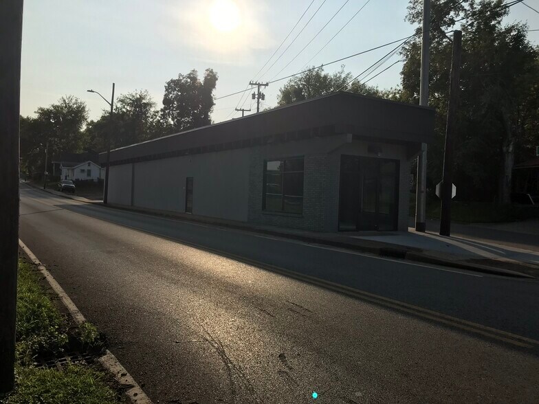 More Photos Of 1155 Franklin St, Clarksville Warehouse For Lease