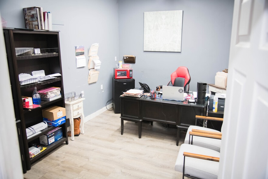 More Photos Of 314 E Broadway, Monticello Freestanding For Sale