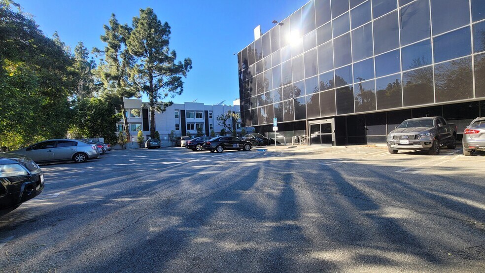 More Photos Of 17742-17750 Sherman Way, Reseda Medical For Lease