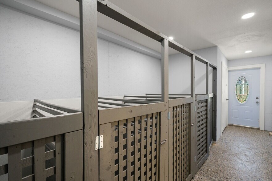 More Photos Of 6603 N Florida Ave, Tampa Veterinarian Kennel For Lease