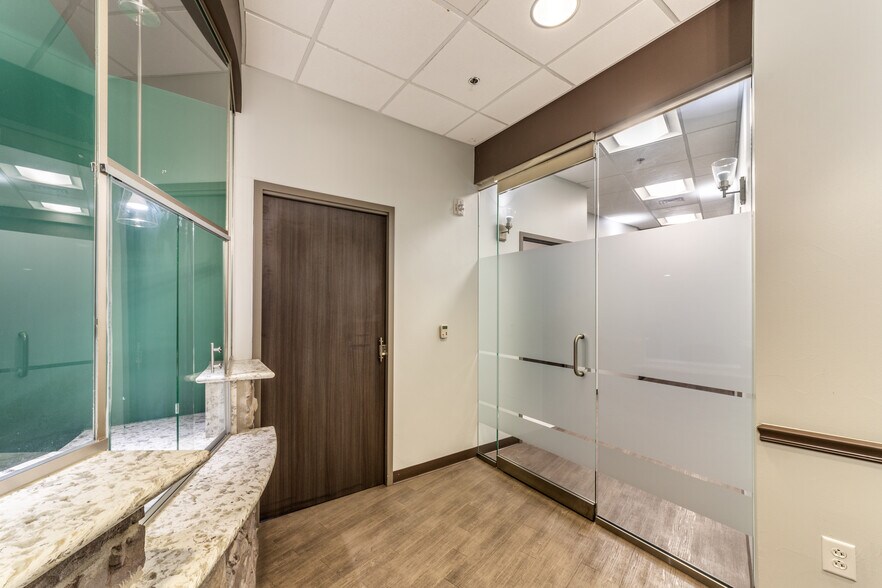 More Photos Of 250 E Basse Rd, San Antonio Medical For Lease