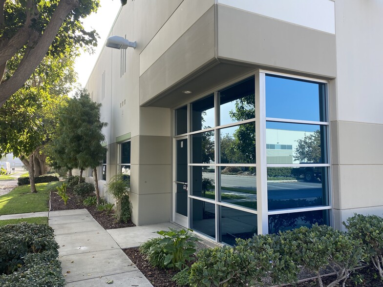 More Photos Of 2000 Cabot Pl, Oxnard Warehouse For Sale