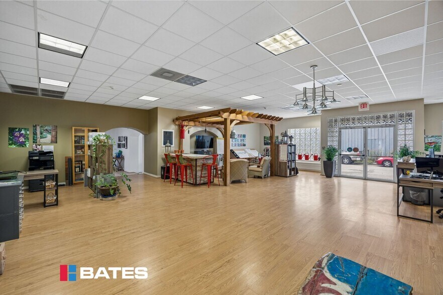 More Photos Of 4819 Vicksburg St, Dallas Showroom For Sale