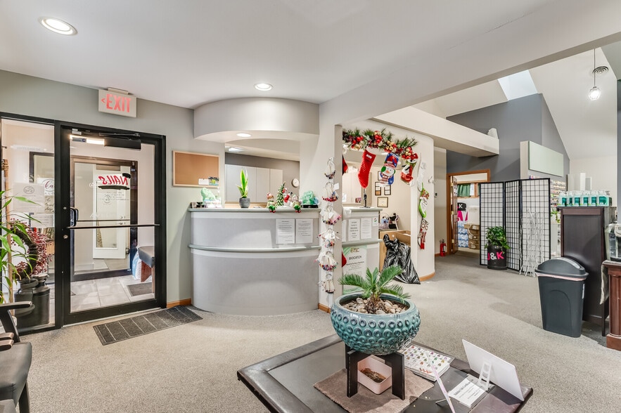 More Photos Of 601 McHugh Rd, Holmen General Retail For Lease