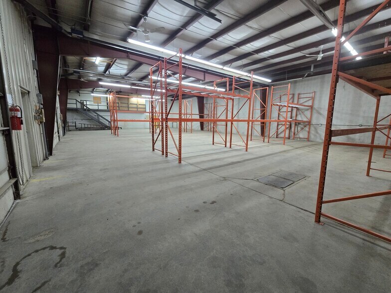 More Photos Of 4628 62 St, Red Deer Warehouse For Lease