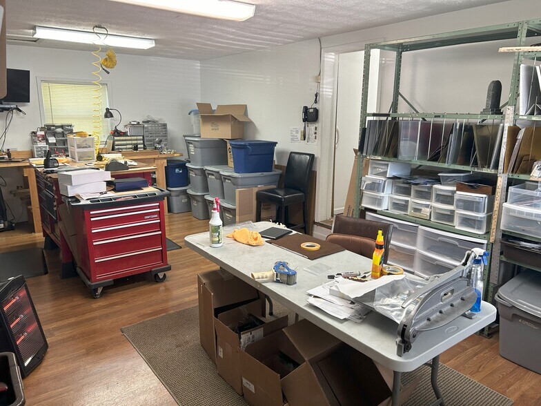 More Photos Of 848 S Cobb Dr, Marietta Storefront Retail Office For Sale