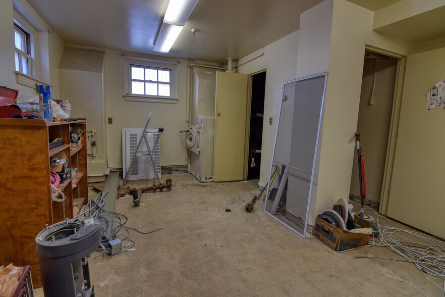 More Photos Of 3 Highland St, Plymouth Bank For Sale
