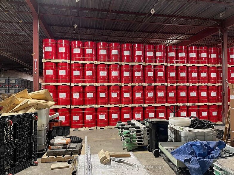 More Photos Of 11 Bodine Dr, Brantford Warehouse For Lease