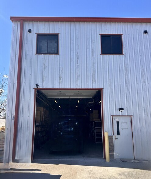 More Photos Of 5720 Lamar St, Arvada Warehouse For Lease