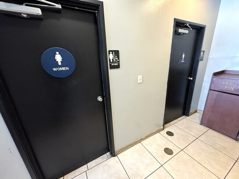 More Photos Of 223-231 E 9th St, Los Angeles Storefront For Lease