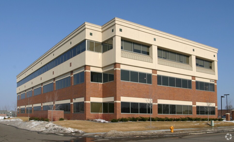 More Photos Of 15700 37th Ave N, Plymouth Medical For Lease