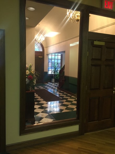 More Photos Of 208 Capitol St, Charleston Office For Lease