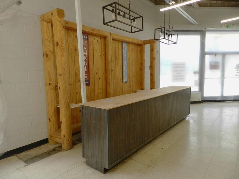 More Photos Of 601 E Main St, Montrose Freestanding For Sale