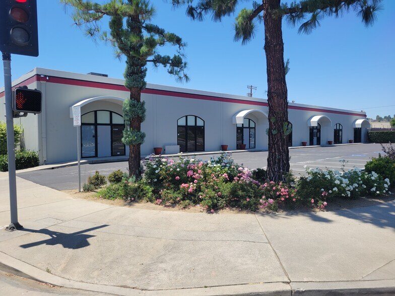 Primary Photo Of 21200-21212 Nordhoff St, Chatsworth Warehouse For Lease