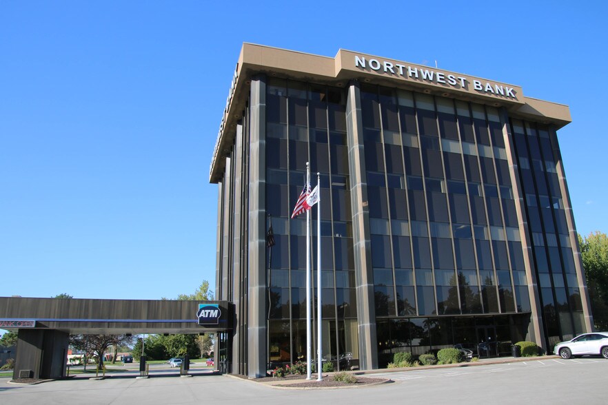 More Photos Of 2550 Middle Rd, Bettendorf Office For Lease