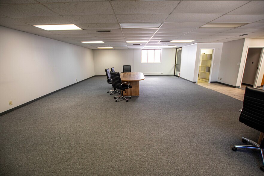 More Photos Of 17235 Bel-Ray Pl, Belton Office For Lease