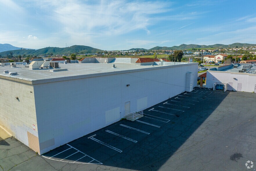 More Photos Of 2495-2505 E Lakeshore Dr, Lake Elsinore Unknown For Lease