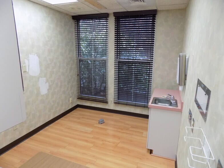 More Photos Of 111 Simsbury Rd, Avon Medical For Lease